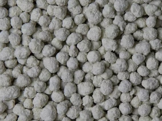 Síra 90 % granulovaná s bentonitem (Polsko Tarnobrzeg)